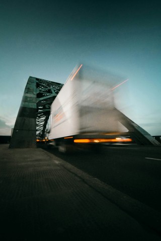 LKW auf der Autobahn — Direkttransport